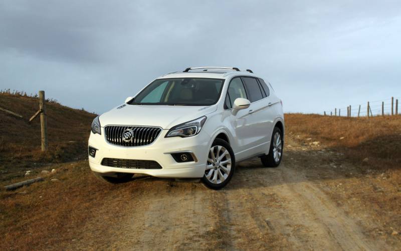 Comparison Buick Envision 2017 vs Lincoln MKC Reserve 2019 SUV